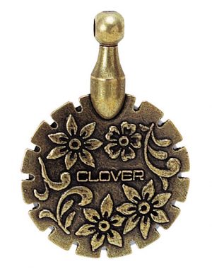 Clover Thread Cutter Pendant (Antique Gold)