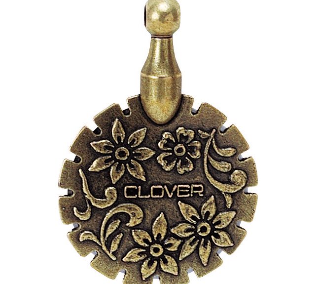 Clover Thread Cutter Pendant (Antique Gold)