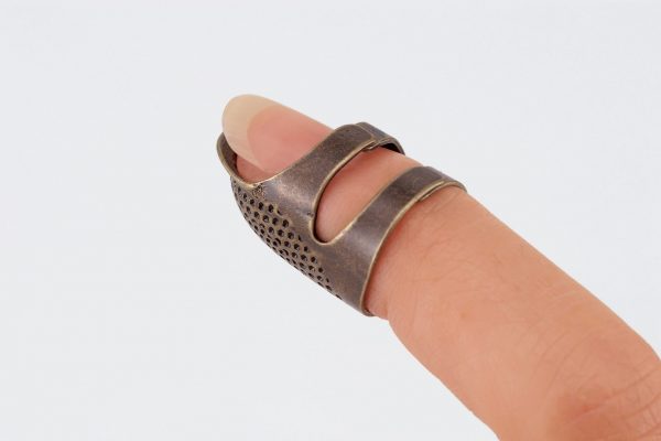 Clover Open Sided Thimble (Medium) - Image 3