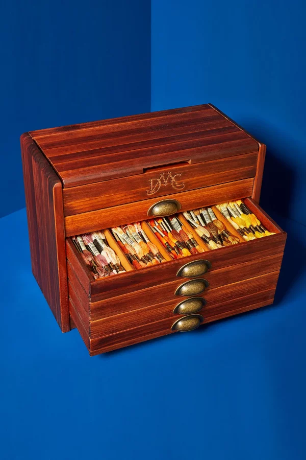 DMC Vintage Wooden Chest with 500 skeins Mouline Stranded Cotton - Image 3