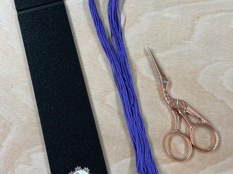 Pip&Chip 9/18″ Floss Ruler – Tool to help cut floss consistently