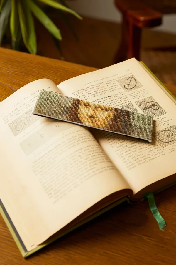 DMC Inspired by Mona Lisa, Leonardo da Vinci, Le Louvre, Bookmark Cross Stitch Kit - Image 5